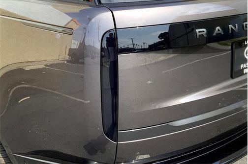 2025 Land Rover Range Rover P400 SE 7 Seat