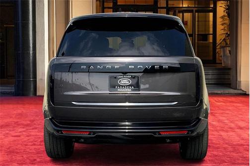2025 Land Rover Range Rover P400 SE 7 Seat