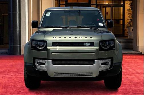 2025 Land Rover Defender 110 P300
