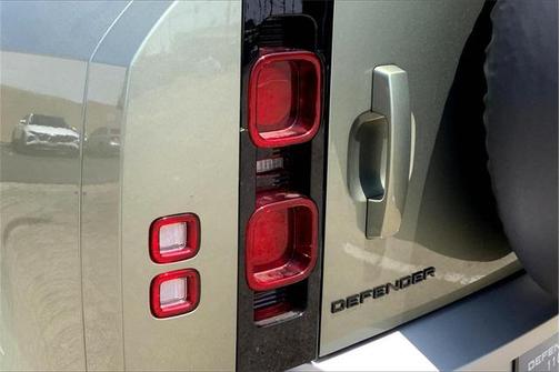 2025 Land Rover Defender 110 P300