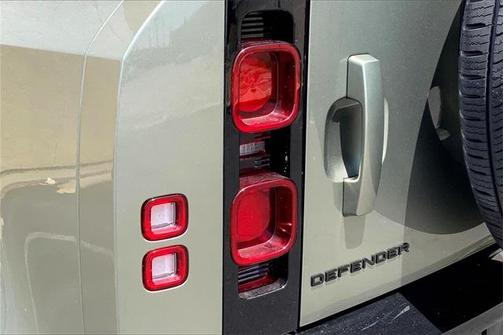 2025 Land Rover Defender 110 P400 X-Dynamic SE