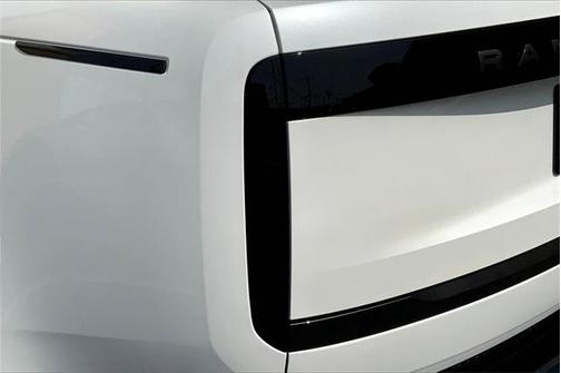 2025 Land Rover Range Rover P530 SE 7 Seat