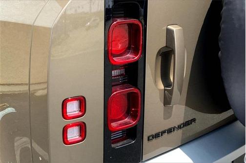 2025 Land Rover Defender 110 P300