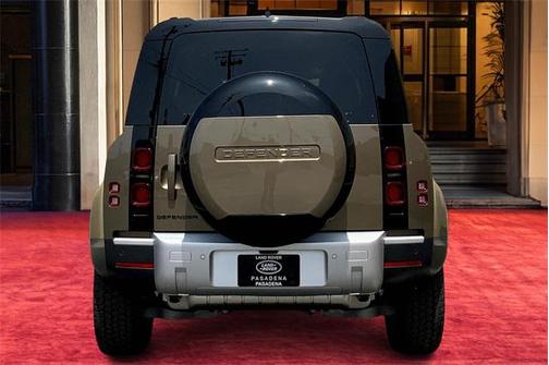 2025 Land Rover Defender 110 P300