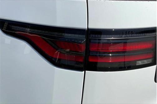 2025 Land Rover Discovery P300 Dynamic SE