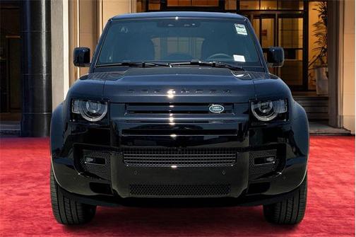 2025 Land Rover Defender 130 P400 X-Dynamic SE