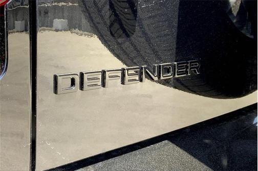2025 Land Rover Defender 130 P400 X-Dynamic SE