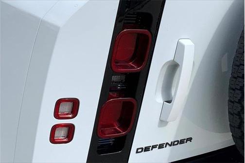 2025 Land Rover Defender 110 P400 X-Dynamic SE