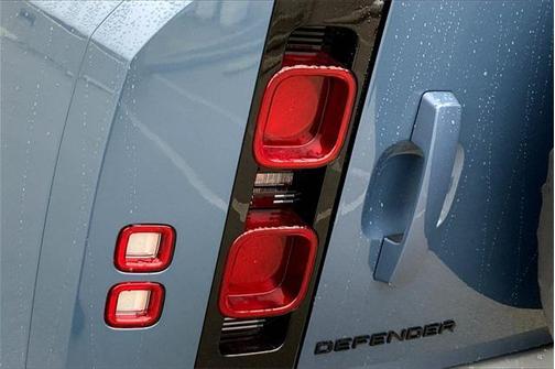 2025 Land Rover Defender 110 P300