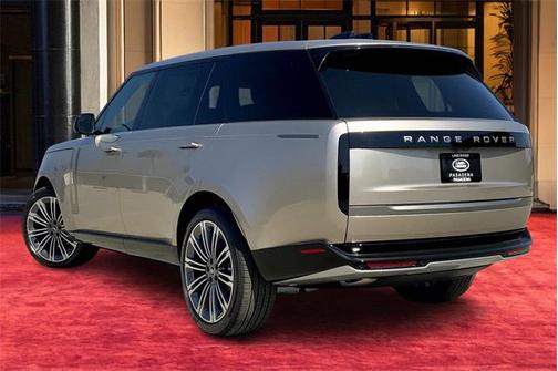 2025 Land Rover Range Rover P400 SE 7 Seat