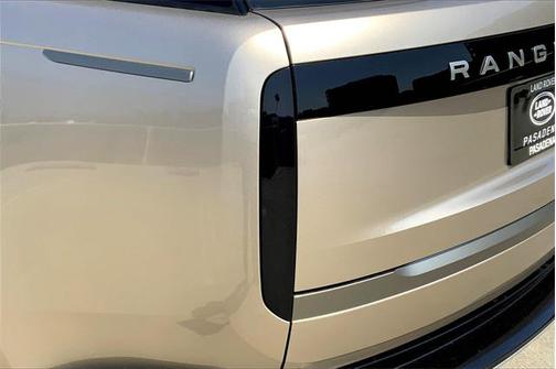 2025 Land Rover Range Rover P400 SE 7 Seat