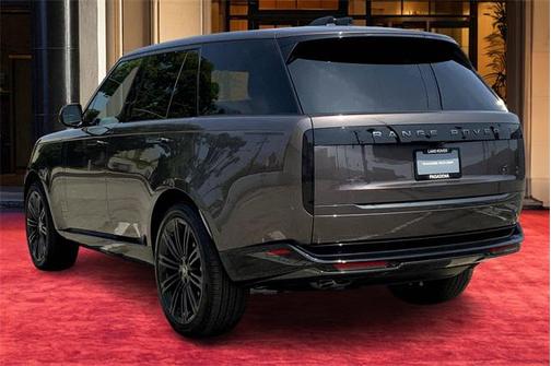 2025 Land Rover Range Rover P530 SE