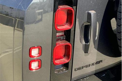 2025 Land Rover Defender 110 P500 X-Dynamic SE