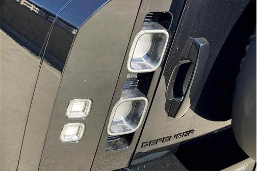 2025 Land Rover Defender 110 V8