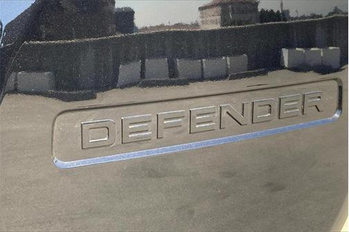 2025 Land Rover Defender 110 V8