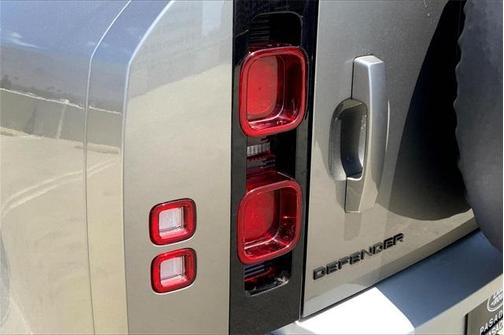 2025 Land Rover Defender 110 P400 S