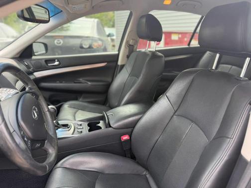 Black Obsidian 2015 INFINITI Q40 Base