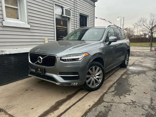 2016 Volvo XC90 T6 Momentum
