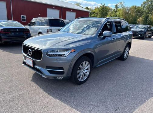 2016 Volvo XC90 T6 Momentum