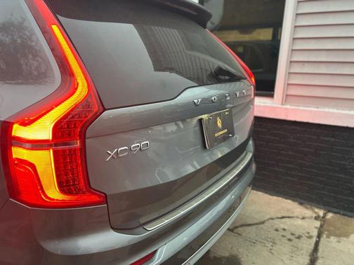 2016 Volvo XC90 T6 Momentum