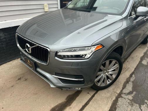2016 Volvo XC90 T6 Momentum
