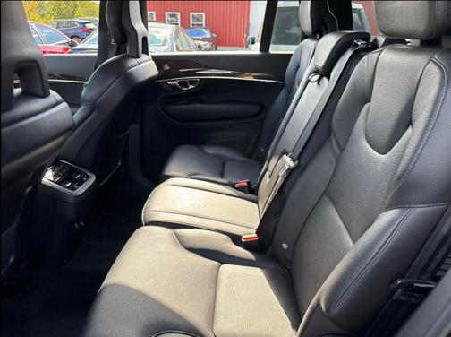 2016 Volvo XC90 T6 Momentum