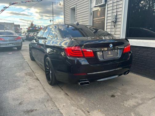 2011 BMW 550 550i Sedan 4D