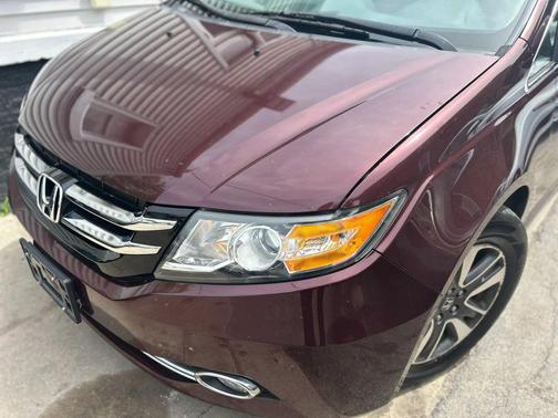 Burgundy 2014 Honda Odyssey Touring