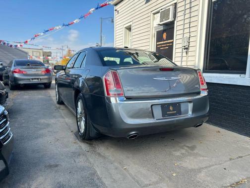2011 Chrysler 300C Base