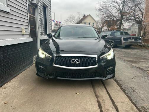 2015 INFINITI Q50 Sport