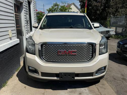 White Diamond Tricoat 2015 GMC Yukon Denali