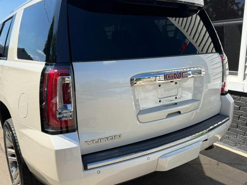 White Diamond Tricoat 2015 GMC Yukon Denali