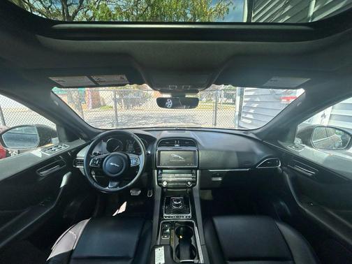 2019 Jaguar F-PACE 25t Premium