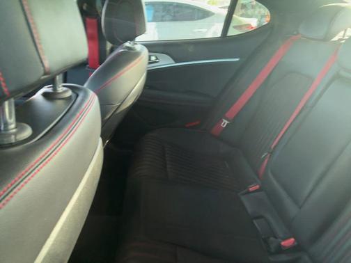 2023 Genesis G70 2.0T RWD