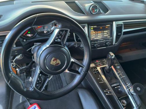 2016 Porsche Macan S