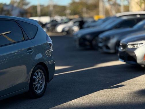2015 Toyota Prius v Four