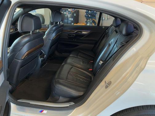 2016 BMW 750 i xDrive