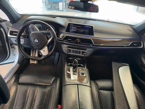 2016 BMW 750 i xDrive