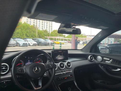 2017 Mercedes-Benz GLC 300 Base