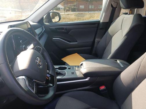 2021 Toyota Highlander LE