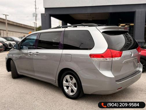 2011 Toyota Sienna LE