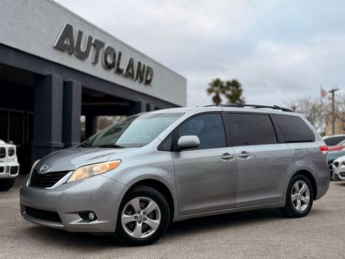 2011 Toyota Sienna LE