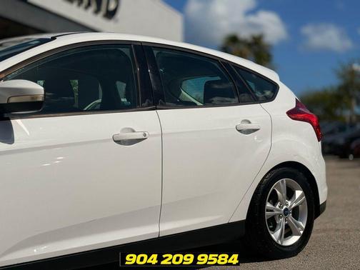 Oxford White 2013 Ford Focus SE