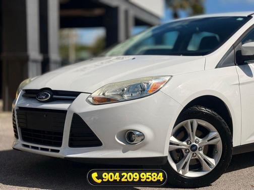 Oxford White 2013 Ford Focus SE
