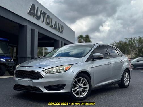 Ingot Silver Metallic 2017 Ford Focus SE