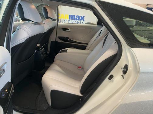 2018 Toyota Mirai Base