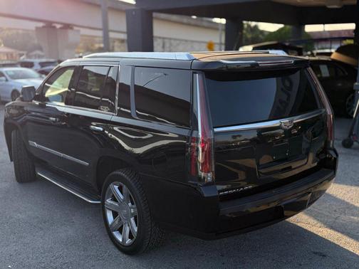 2018 Cadillac Escalade Luxury