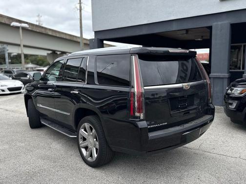 2018 Cadillac Escalade Luxury