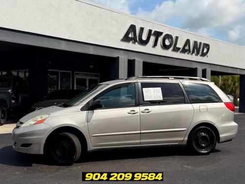Silver Shadow Pearl 2009 Toyota Sienna CE