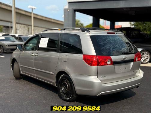 Silver Shadow Pearl 2009 Toyota Sienna CE